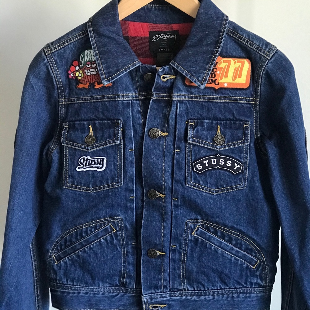 Vintage STÜSSY denim logo-patch jacket-women’s 
•Women’s size small (S) 
NWT